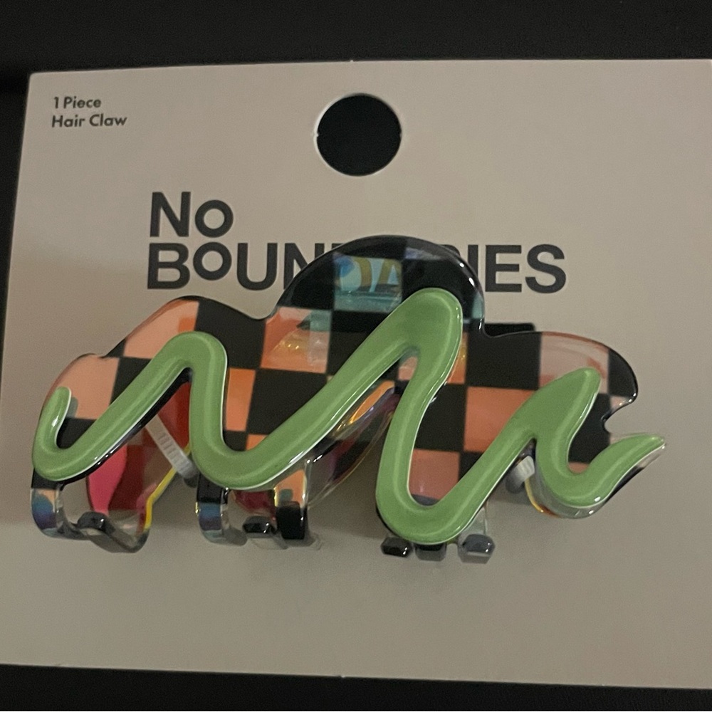 π΄ 3/$12 No Boundariesβ Multicolor Hair Claw! NEW!